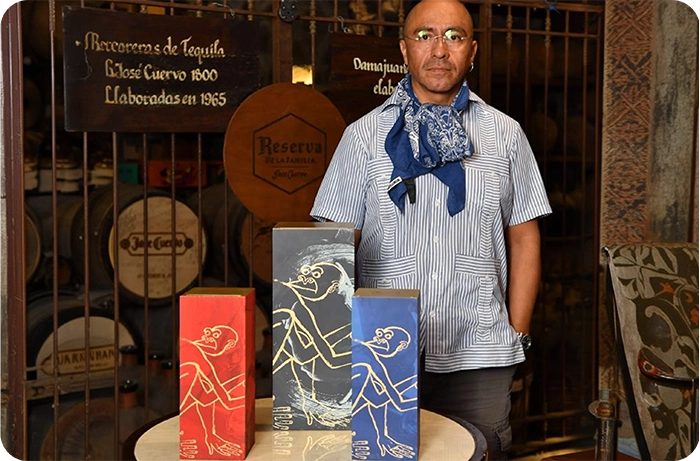 Abraham Cruz Villegas cajas de tequila